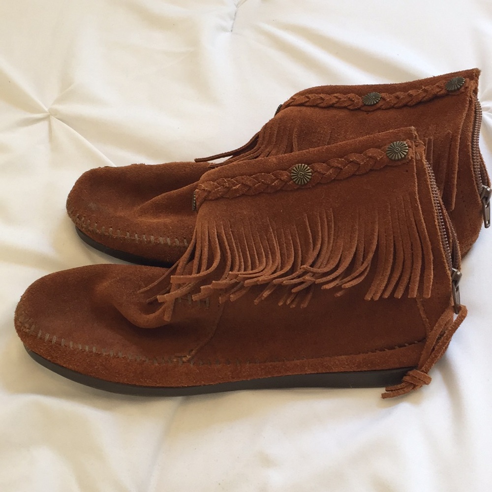 Minnetonka High Top Back Zip Boot